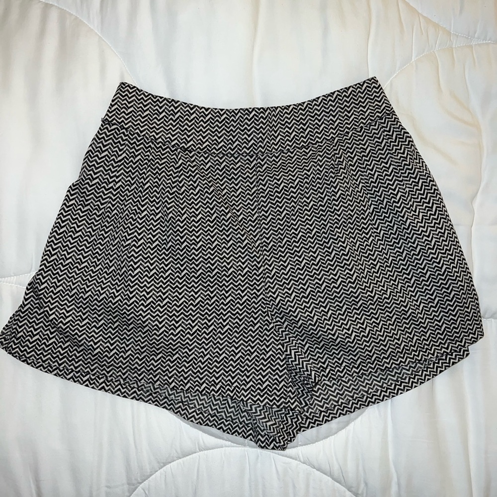 American Eagle Outfitters Black and White Chevron High Rise Shorts